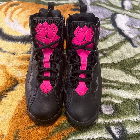 New condition, black gray, pink Jordans size 7y - Picture 2 of 2